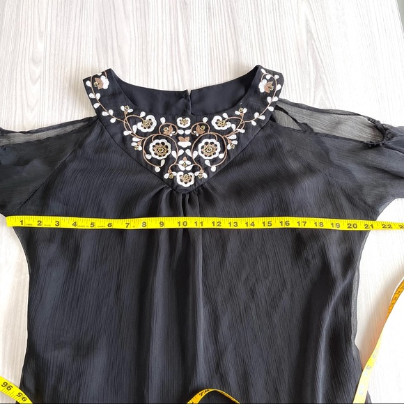 NWOT! White House Black Market Embroidered Cold-Shoulder Blouse Size XS - Picture 6 of 9